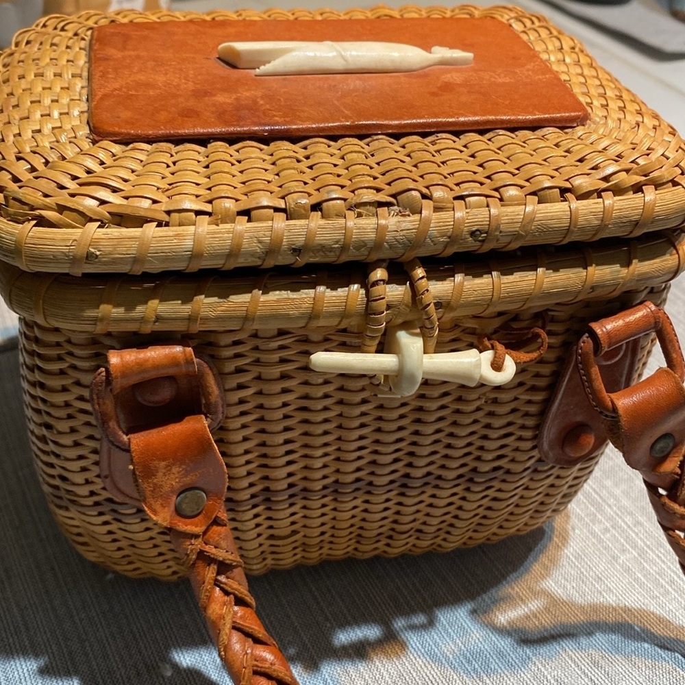 Small basket/purse. Handwoven
